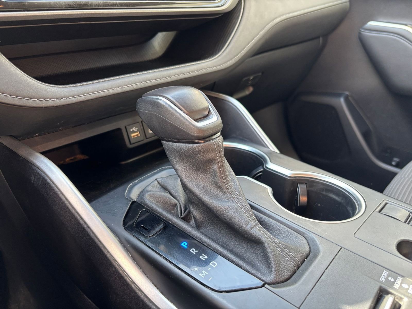 Used 2025 Toyota Highlander LE FWD image 43