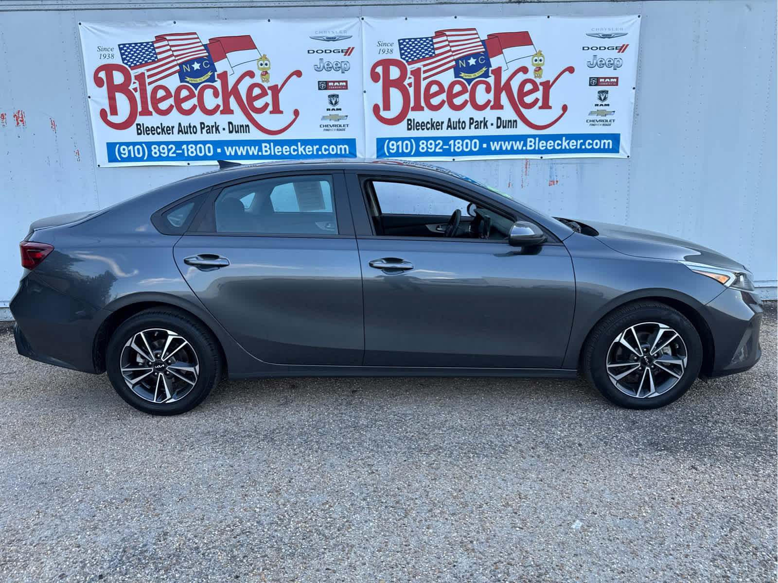 Used 2023 Kia Forte LXS image 2