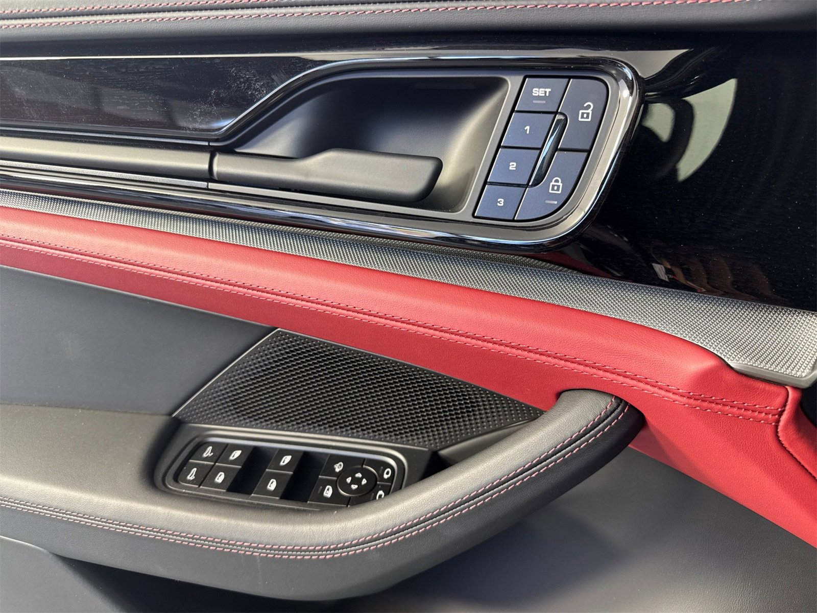 Certified 2025 Porsche Panamera image 12