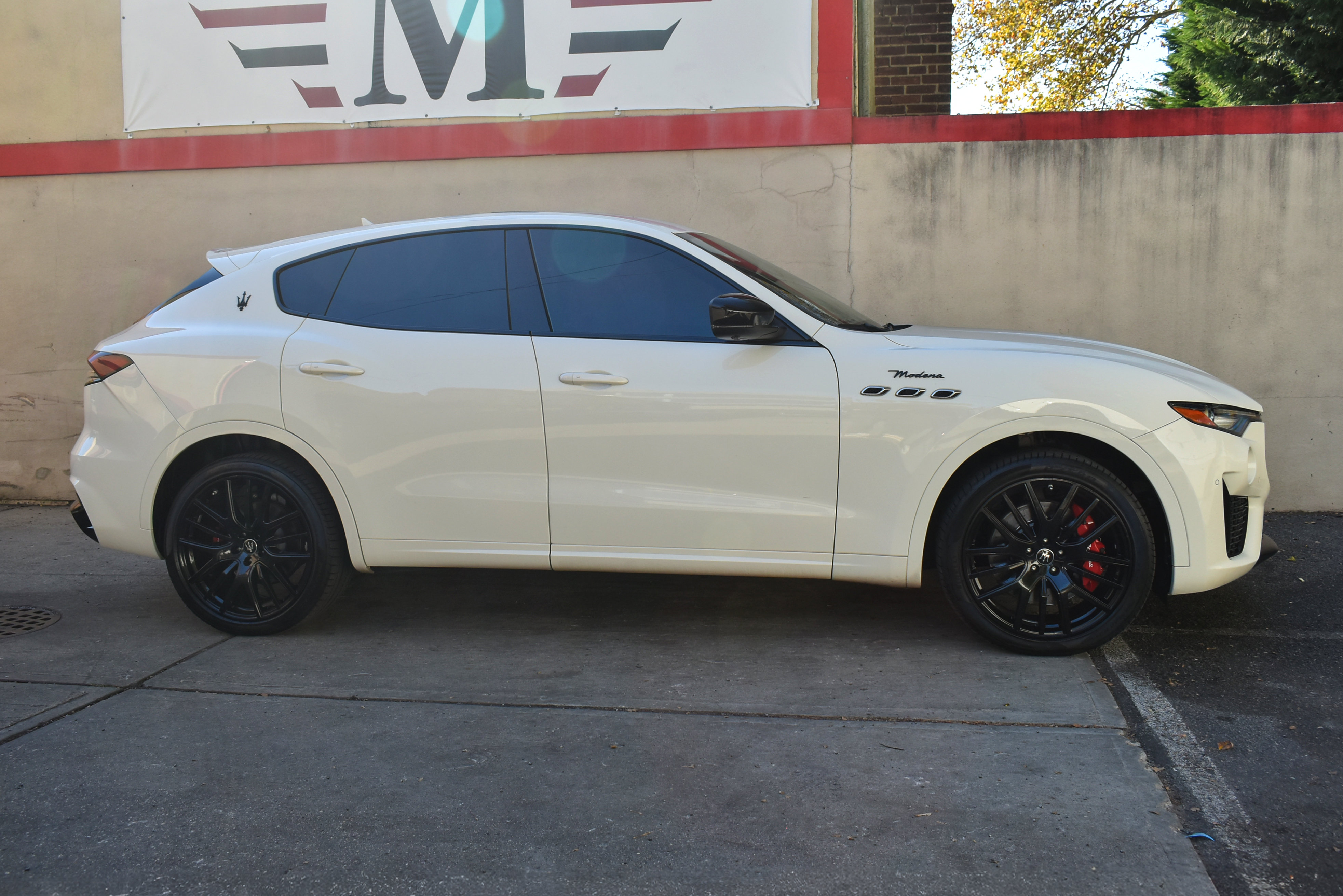 Used 2023 Maserati Levante Modena AWD/4WD image 11