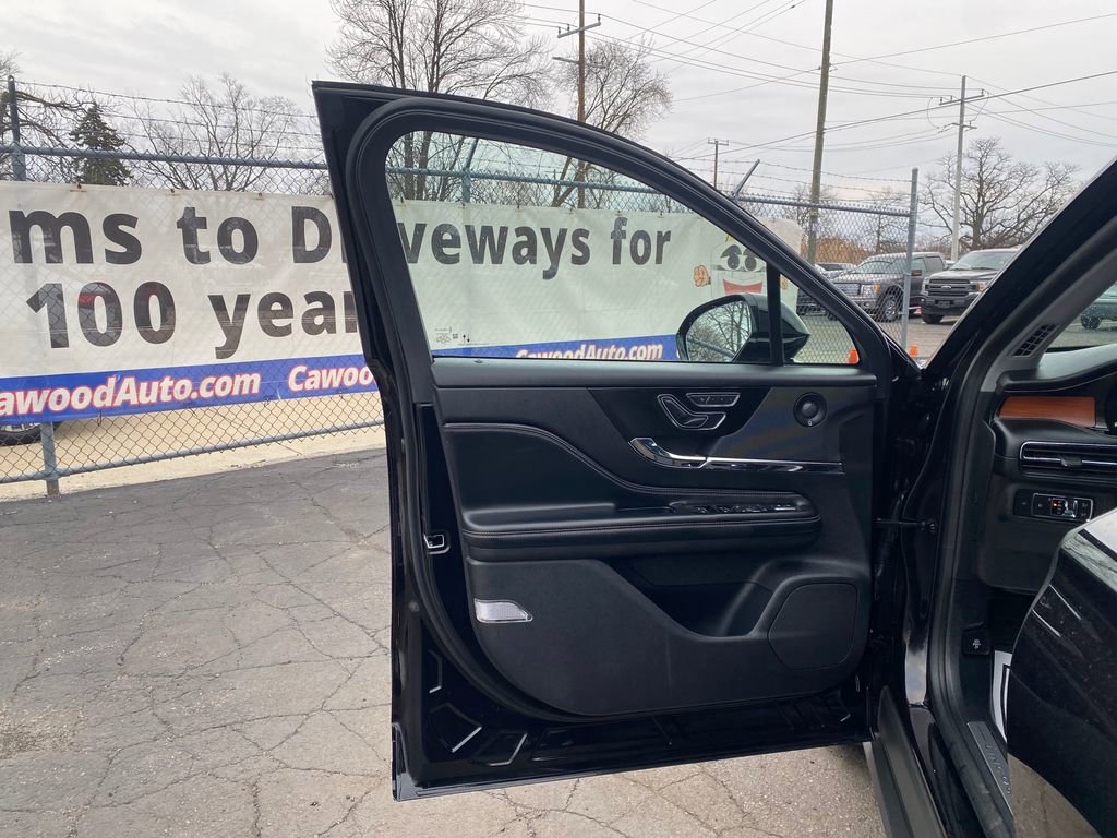 Used 2021 Lincoln Corsair Reserve image 12