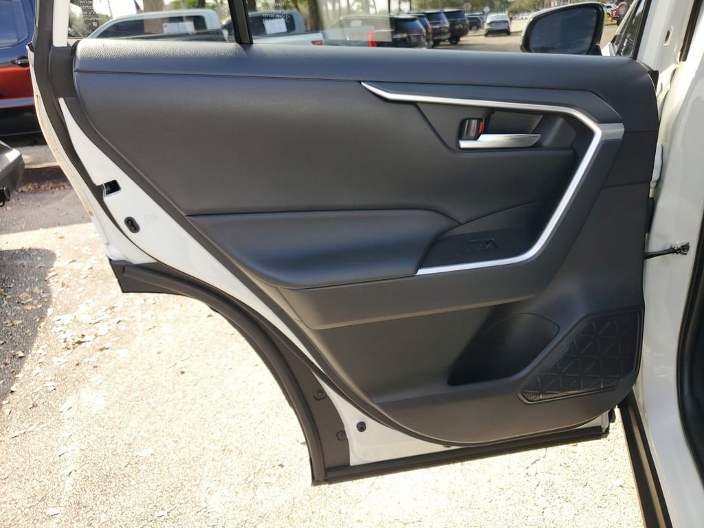 Used 2022 Toyota RAV4 XLE image 9