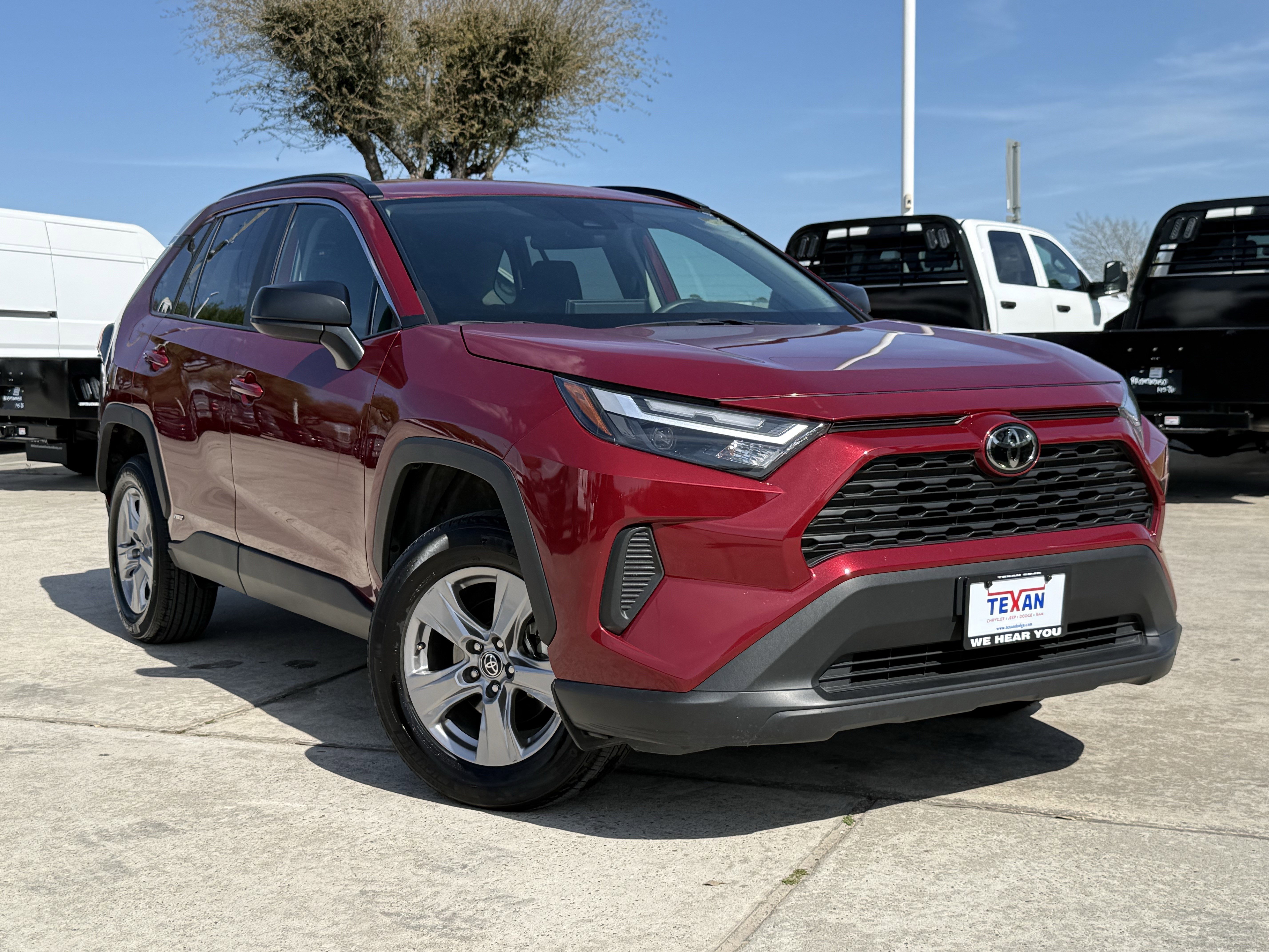 Used 2025 Toyota RAV4 LE image 2