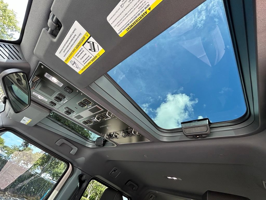 Used 2025 INEOS Grenadier AWD/4WD image 10
