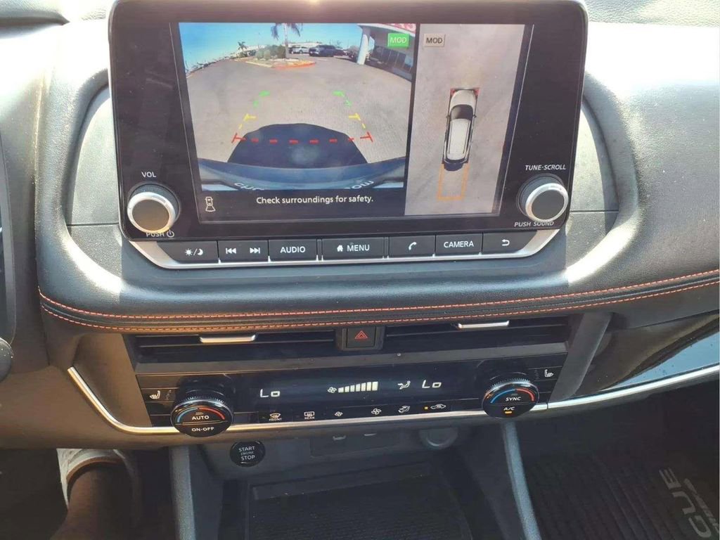 Used 2025 Nissan Rogue SV image 16