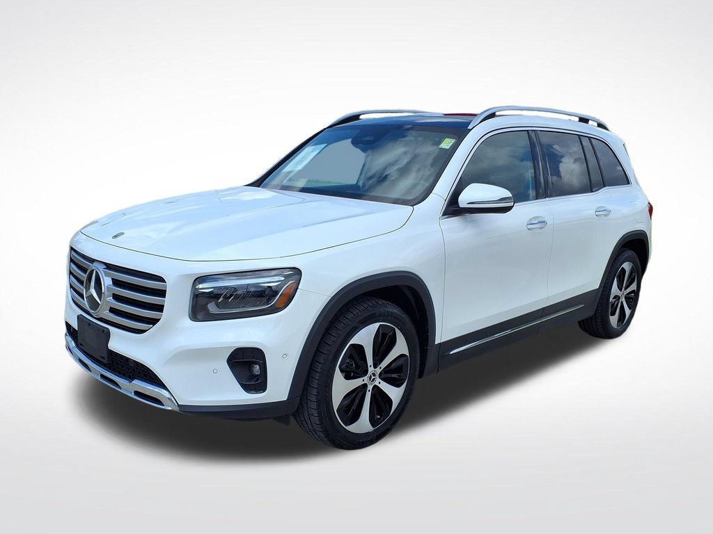 Used 2025 Mercedes-Benz GLB 250 4MATIC image 3
