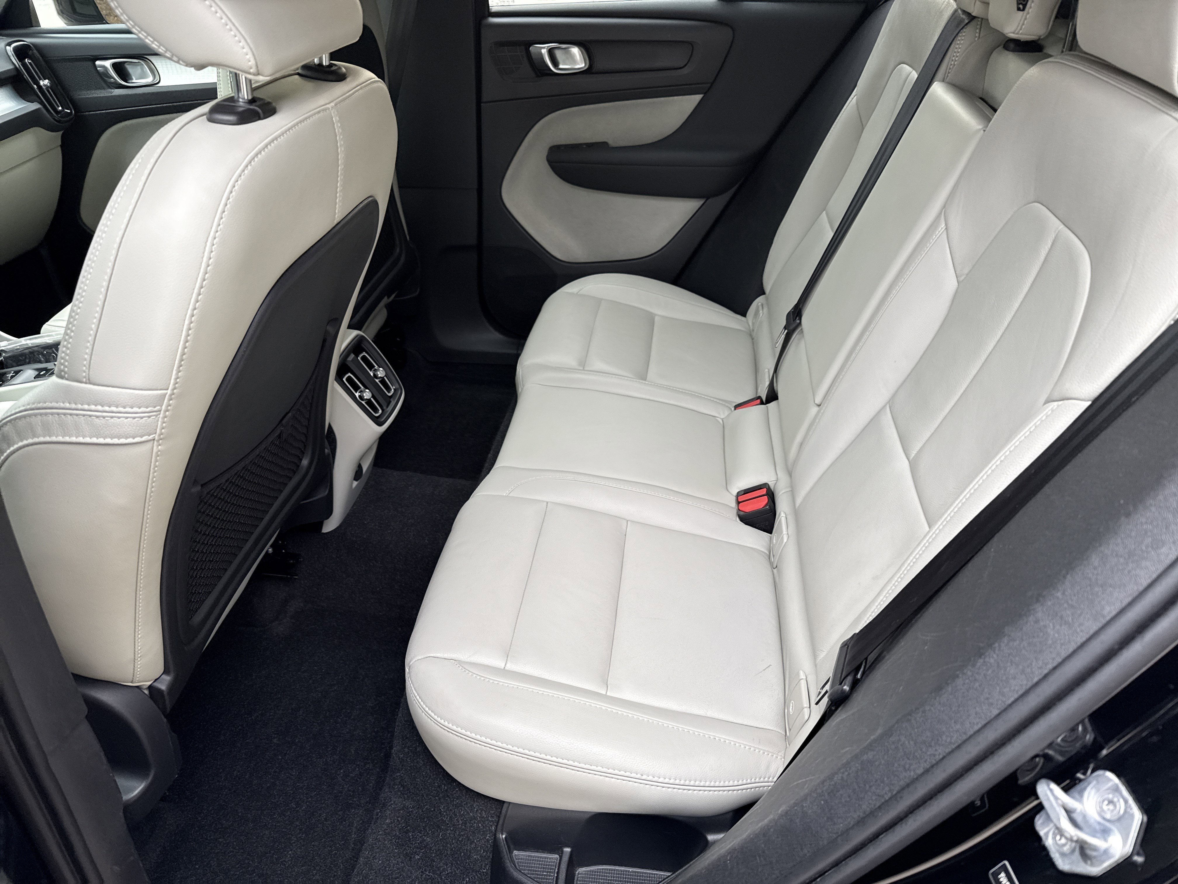 Used 2019 Volvo XC40 T5 Momentum image 20