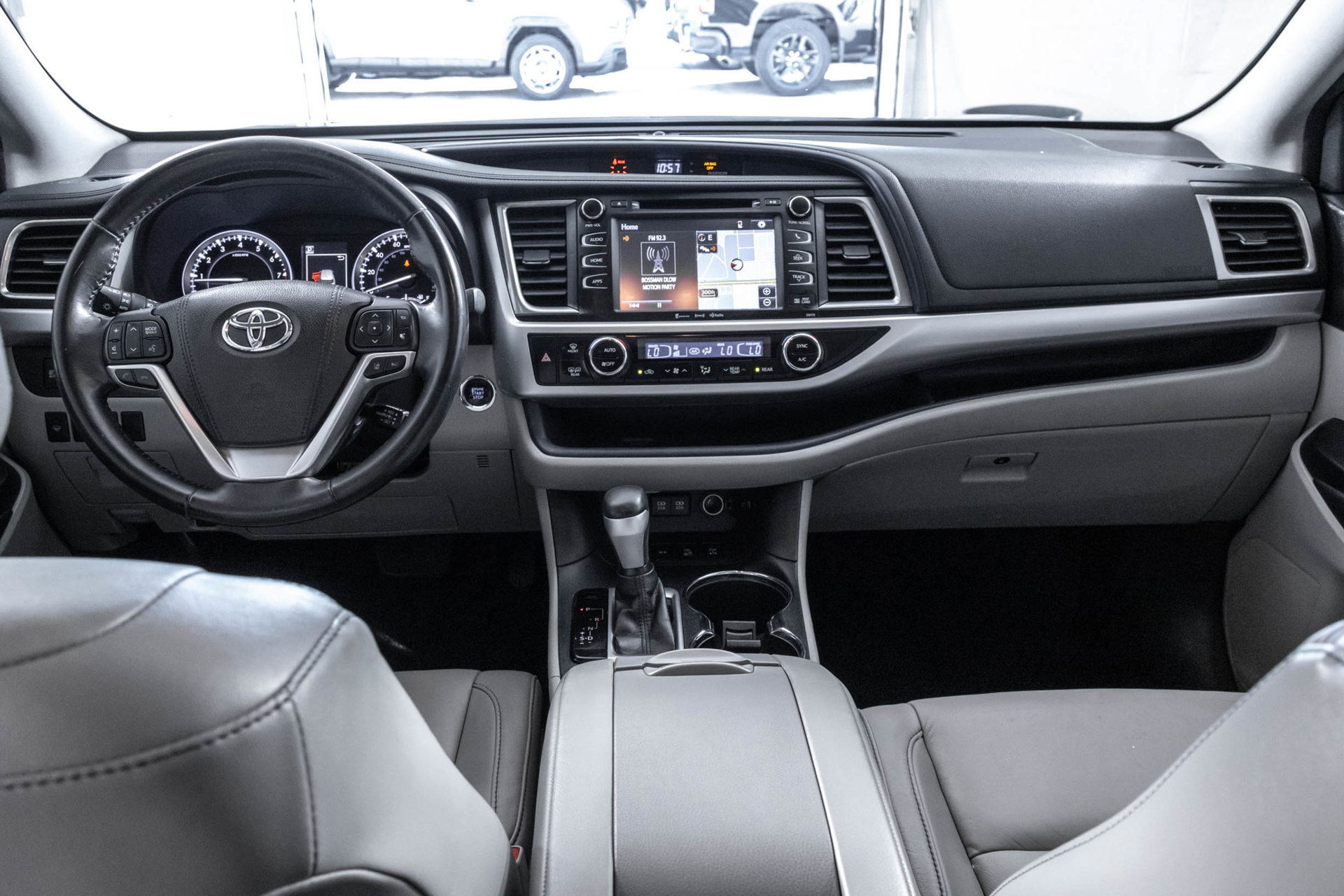 Used 2018 Toyota Highlander XLE AWD/4WD image 25