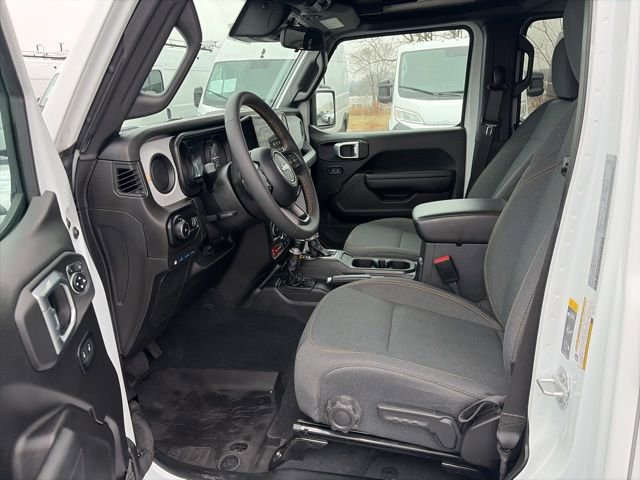 Used 2024 Jeep Wrangler Unlimited AWD/4WD image 14