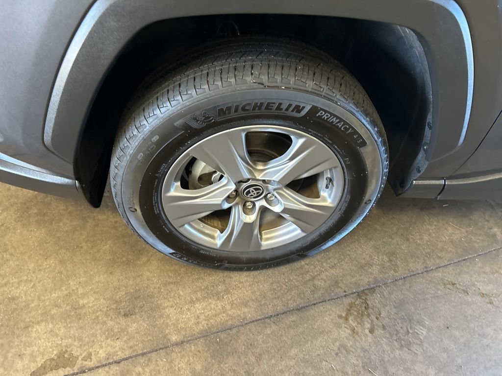 Used 2025 Toyota RAV4 XLE image 9