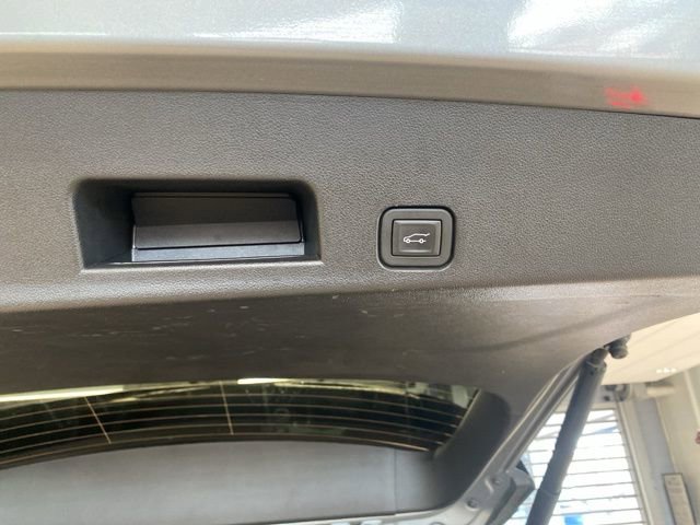 Used 2025 Chevrolet Traverse LT AWD/4WD image 8