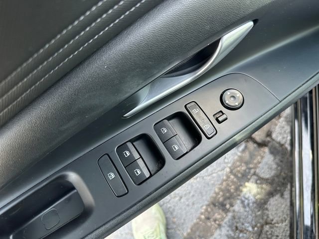 Used 2022 Hyundai Elantra Limited image 19