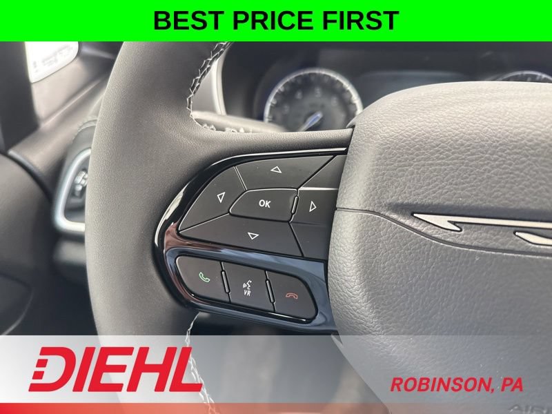 New 2027 Chrysler Pacifica Limited w/ Family Tech Group AWD/4WD image 29