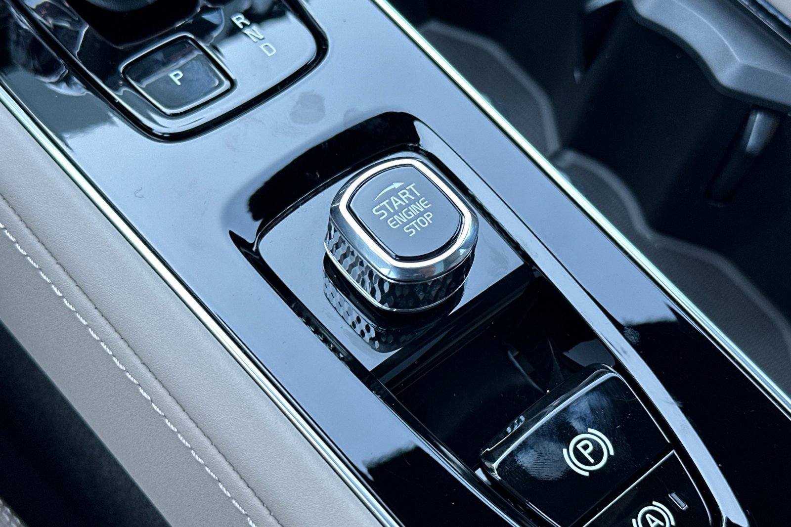 New 2025 Volvo XC90 B6 Ultra image 21