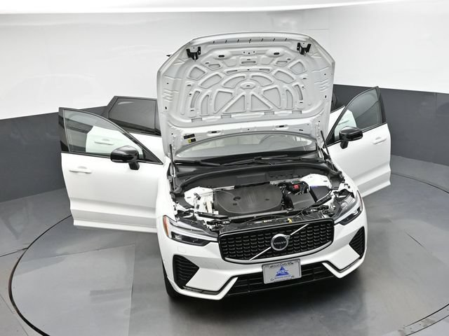 Used 2024 Volvo XC60 B5 Plus w/ Protection Package Premier AWD/4WD image 42