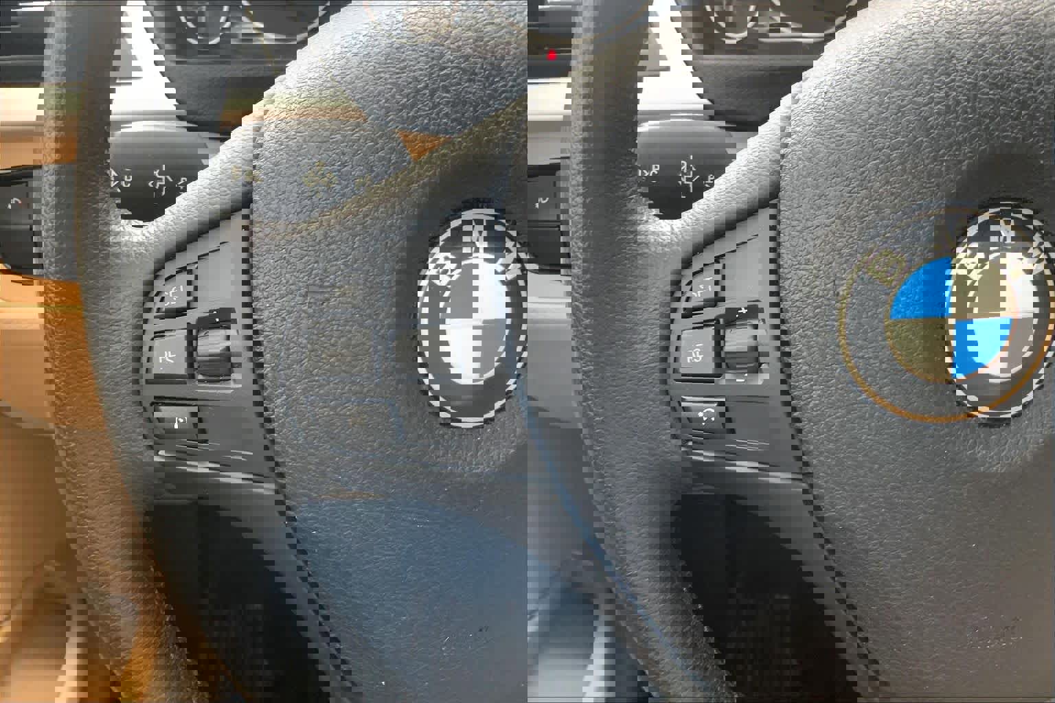 Used 2016 BMW 320i Sedan image 14