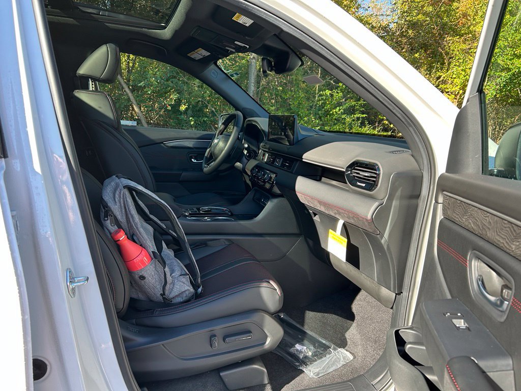 New 2026 Honda Pilot Black Edition image 9