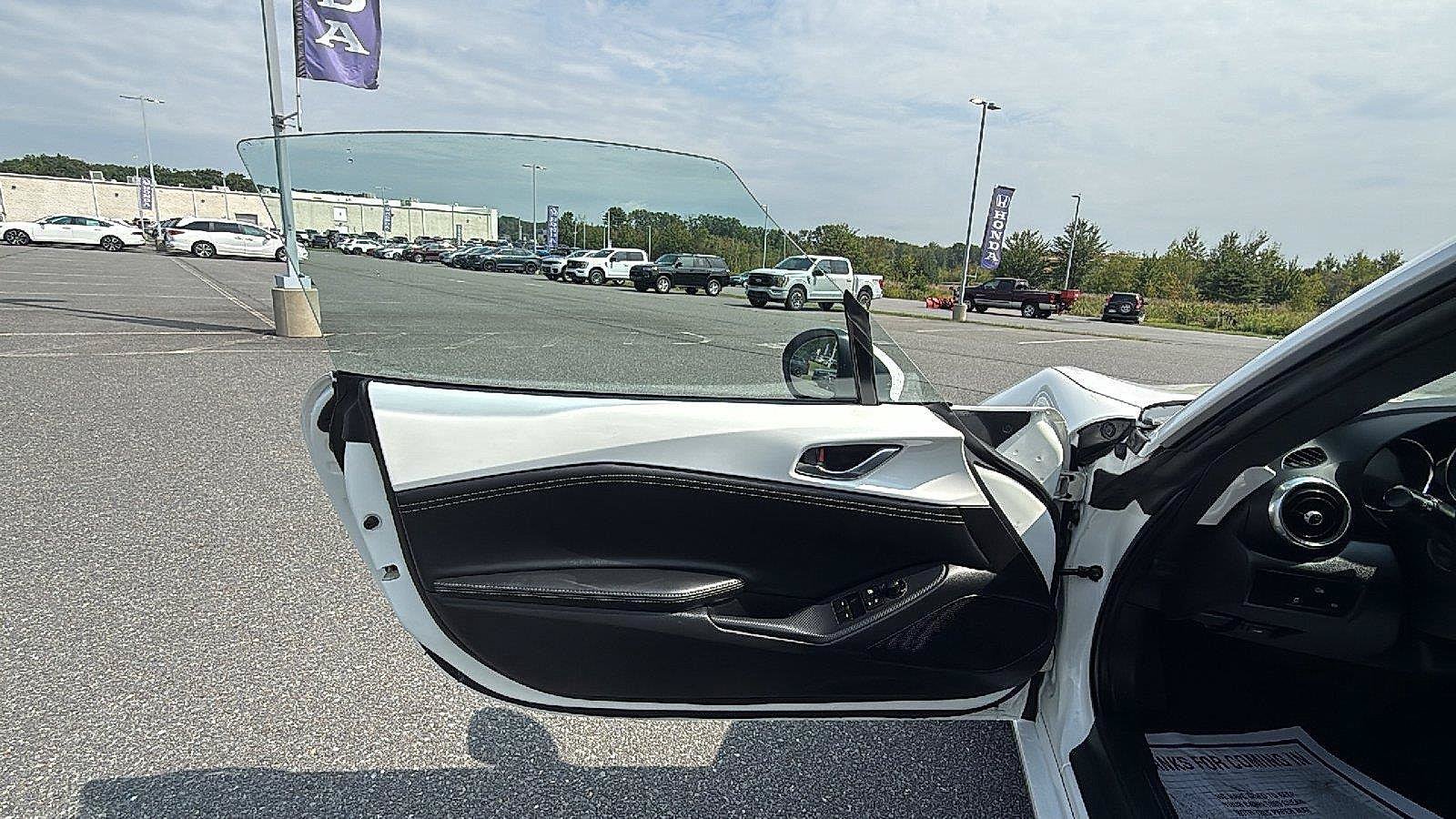 Used 2024 MAZDA MX-5 Miata RF Grand Touring RWD image 17