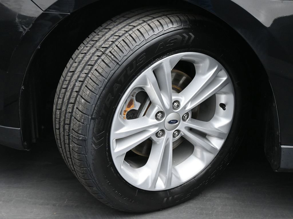 Used 2018 Ford Taurus SEL image 16