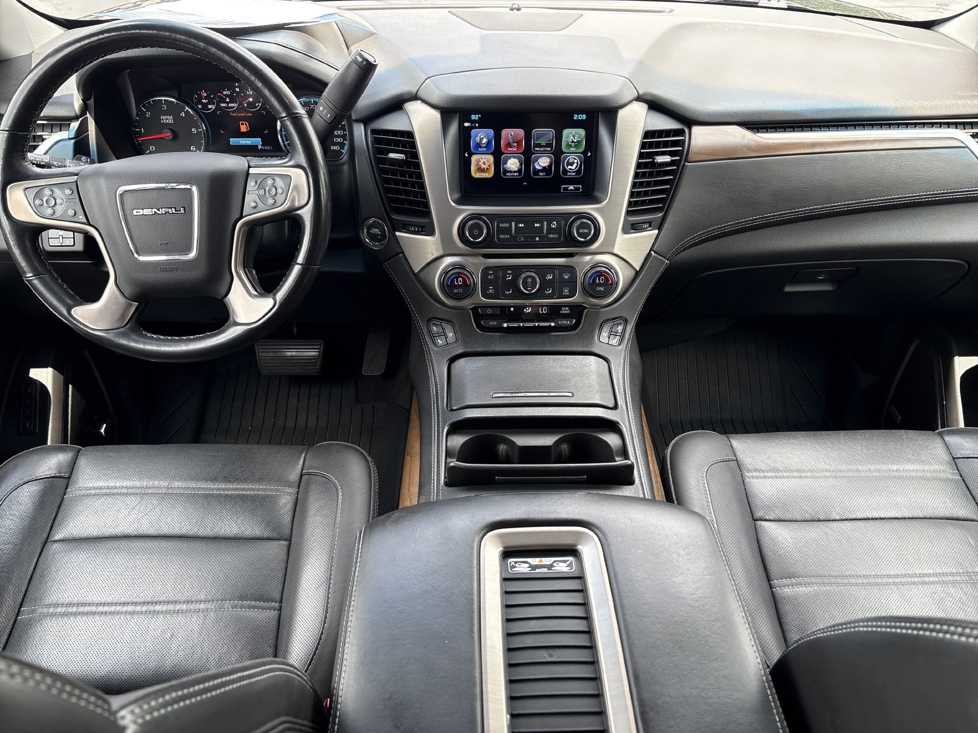 Used 2020 GMC Yukon Denali AWD/4WD image 2