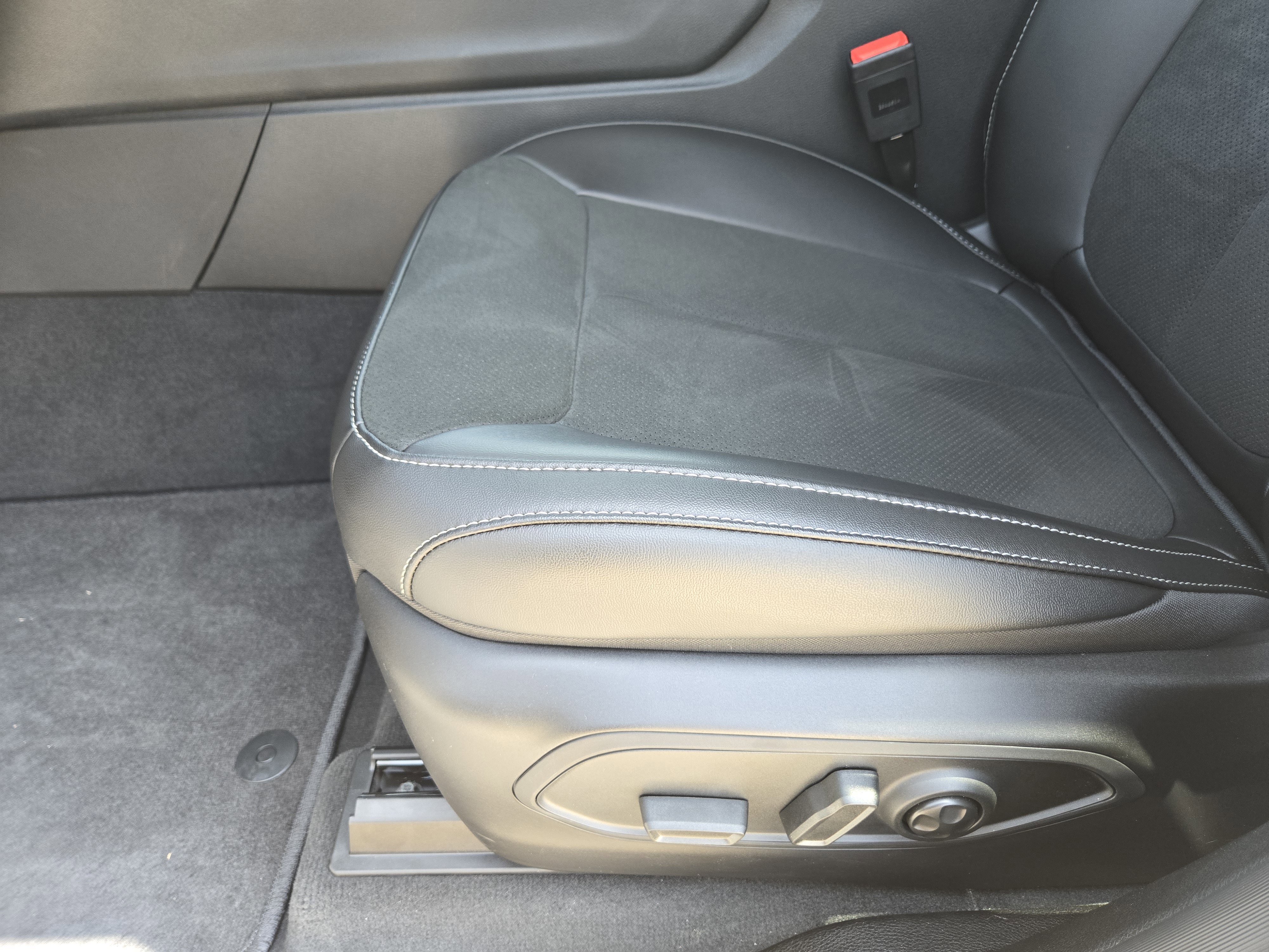 New 2025 Jeep Grand Cherokee L Altitude image 14