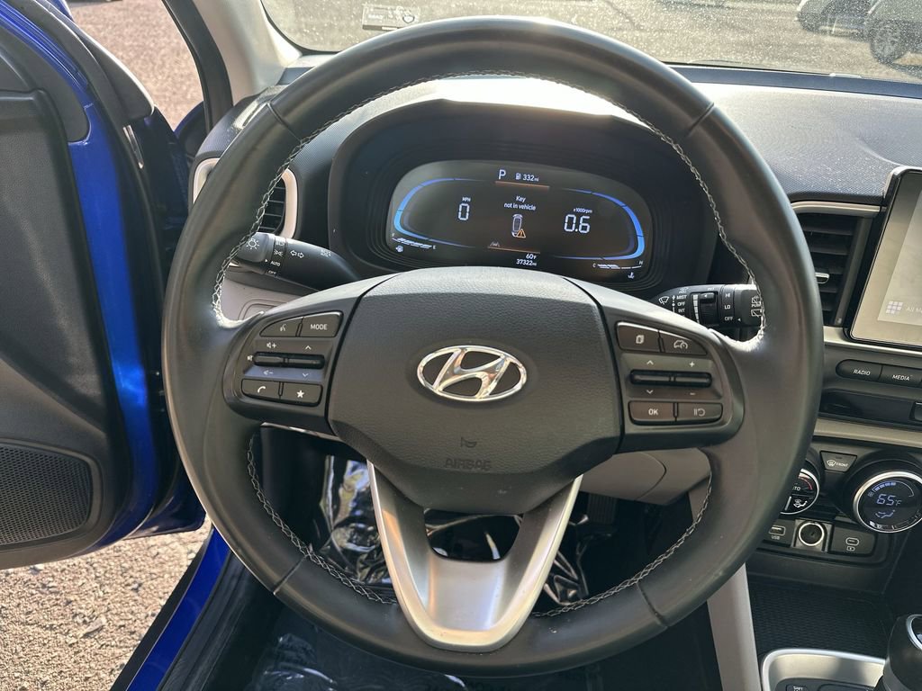 Used 2024 Hyundai Venue SEL image 11