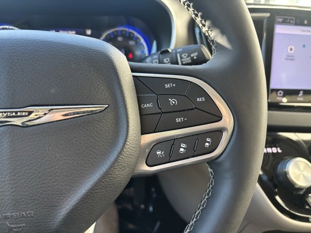 Used 2024 Chrysler Pacifica Touring-L image 16