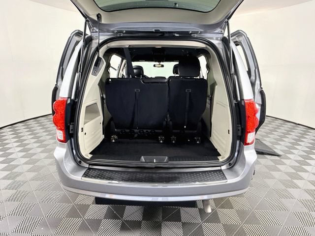 Used 2017 Dodge Grand Caravan SXT FWD image 33