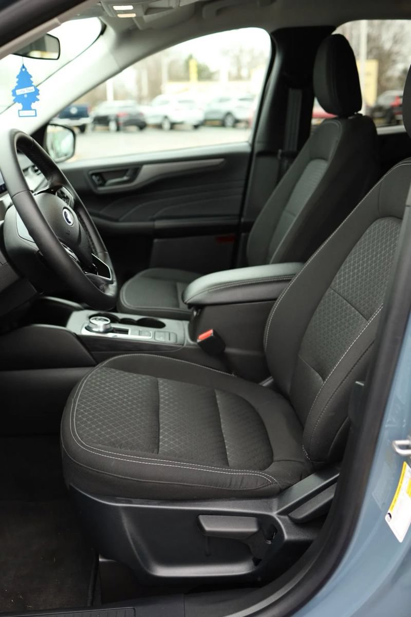 Used 2025 Ford Escape Active w/ Cold Weather Package AWD/4WD image 13