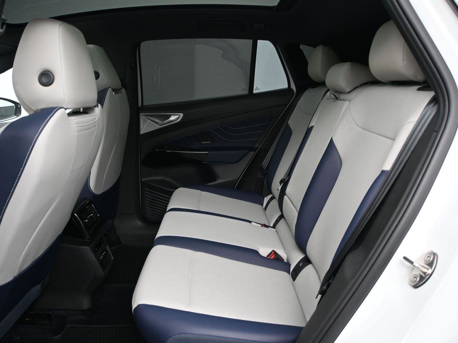 Used 2025 Volkswagen ID.4 Pro S Plus image 9