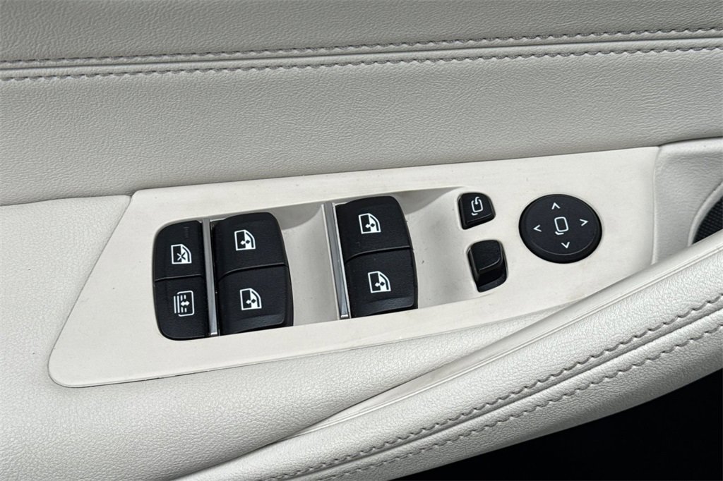 Used 2022 BMW M550i xDrive w/ Executive Package image 15