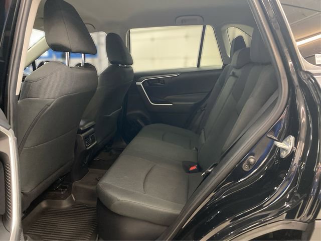 Used 2021 Toyota RAV4 LE image 11