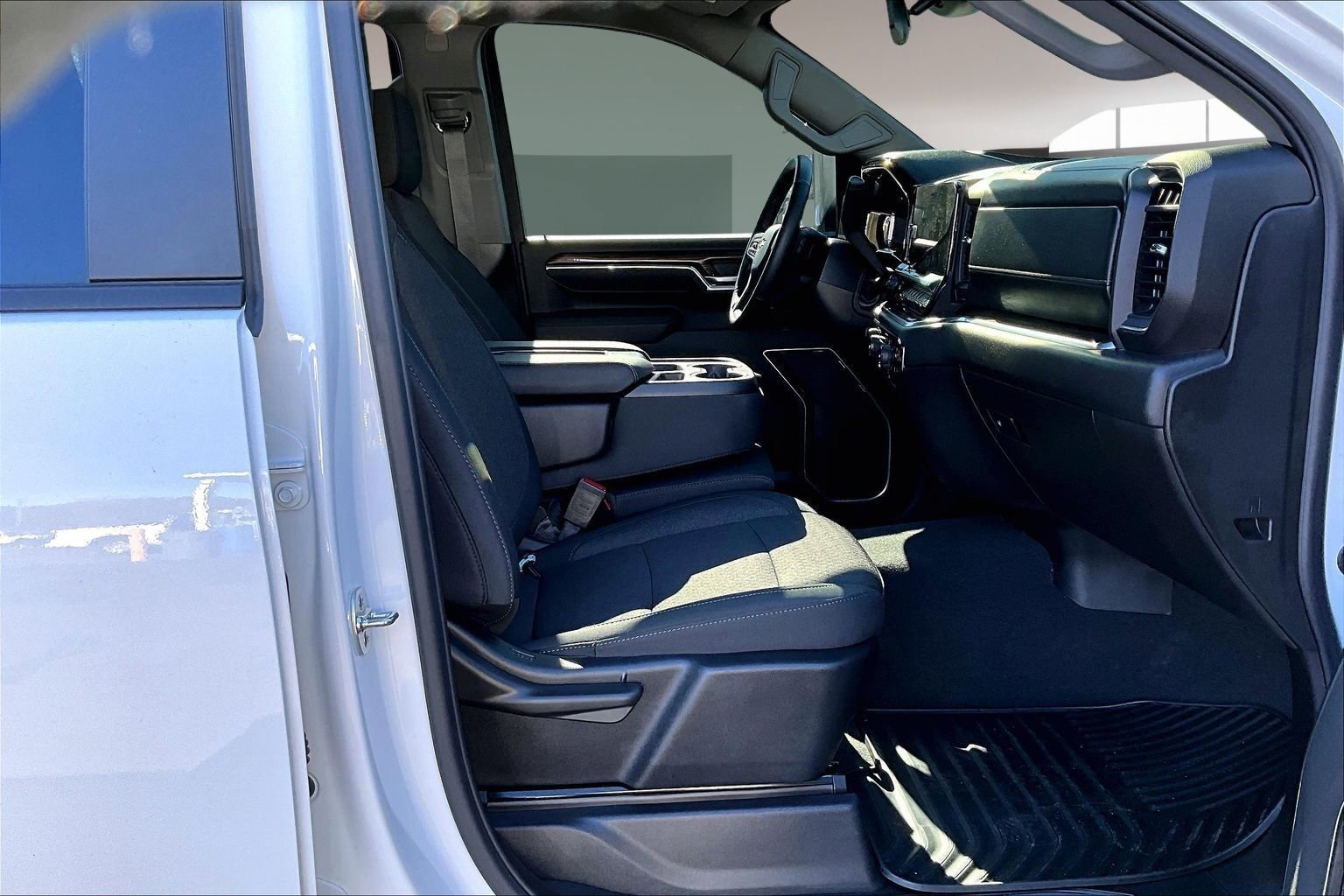 Used 2025 Chevrolet Silverado 2500 LT w/ Convenience Package image 30