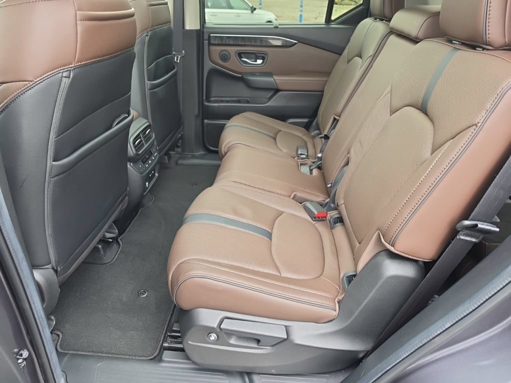 Certified 2024 Honda Pilot Elite image 27
