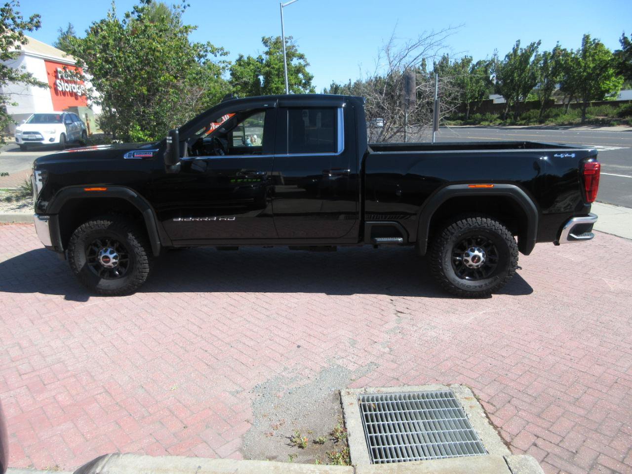 Used 2024 GMC Sierra 2500 SLE w/ SLE Convenience Package AWD/4WD image 3