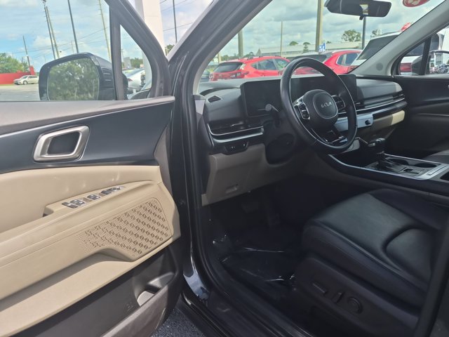 Used 2025 Kia Carnival FWD image 9