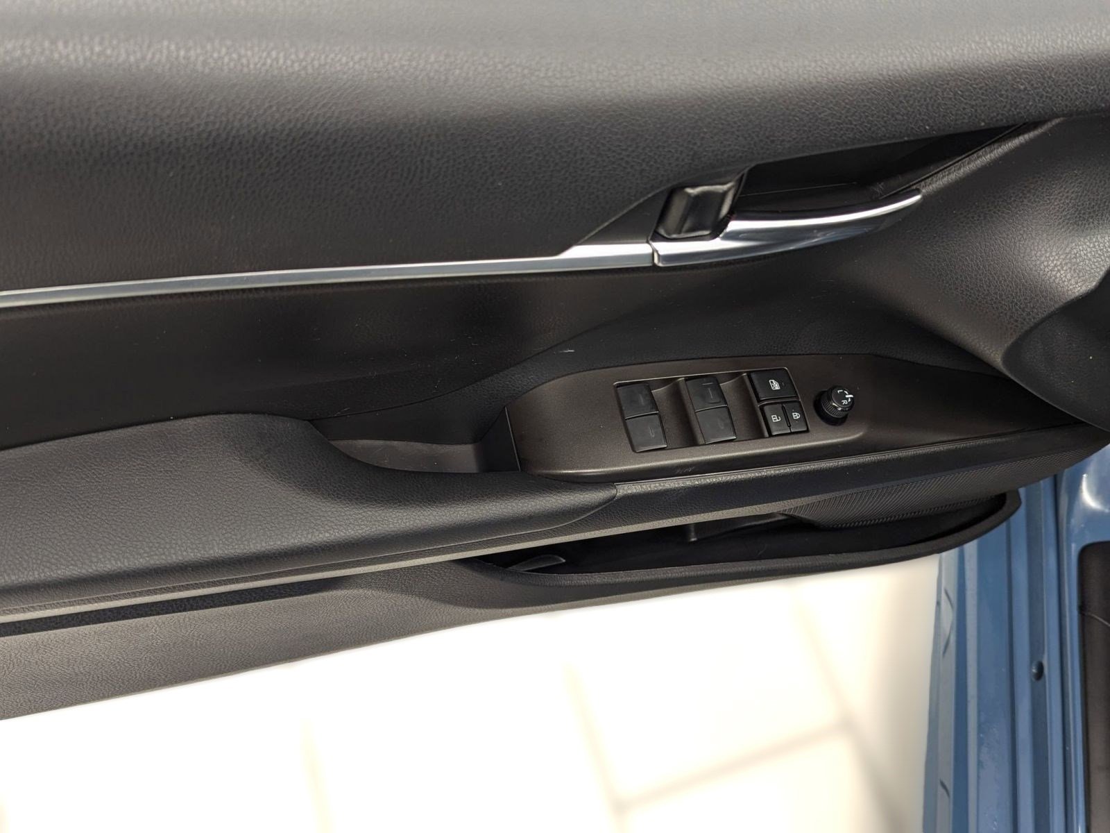 Used 2023 Toyota Camry SE image 10