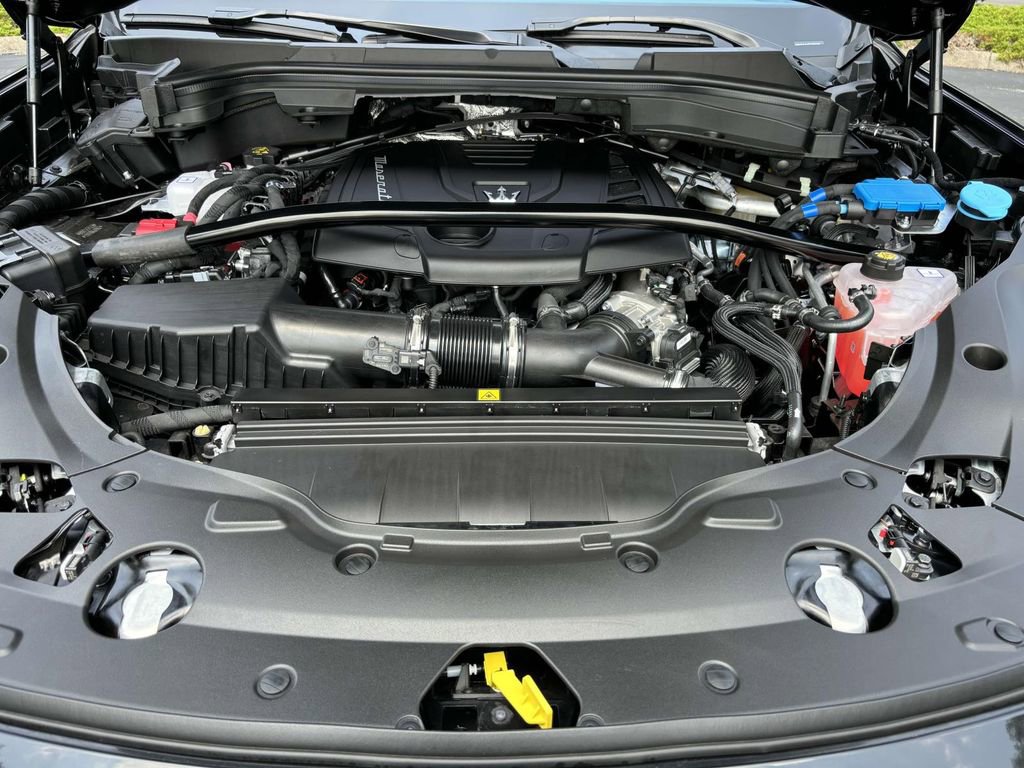 New 2024 Maserati Grecale GT image 17