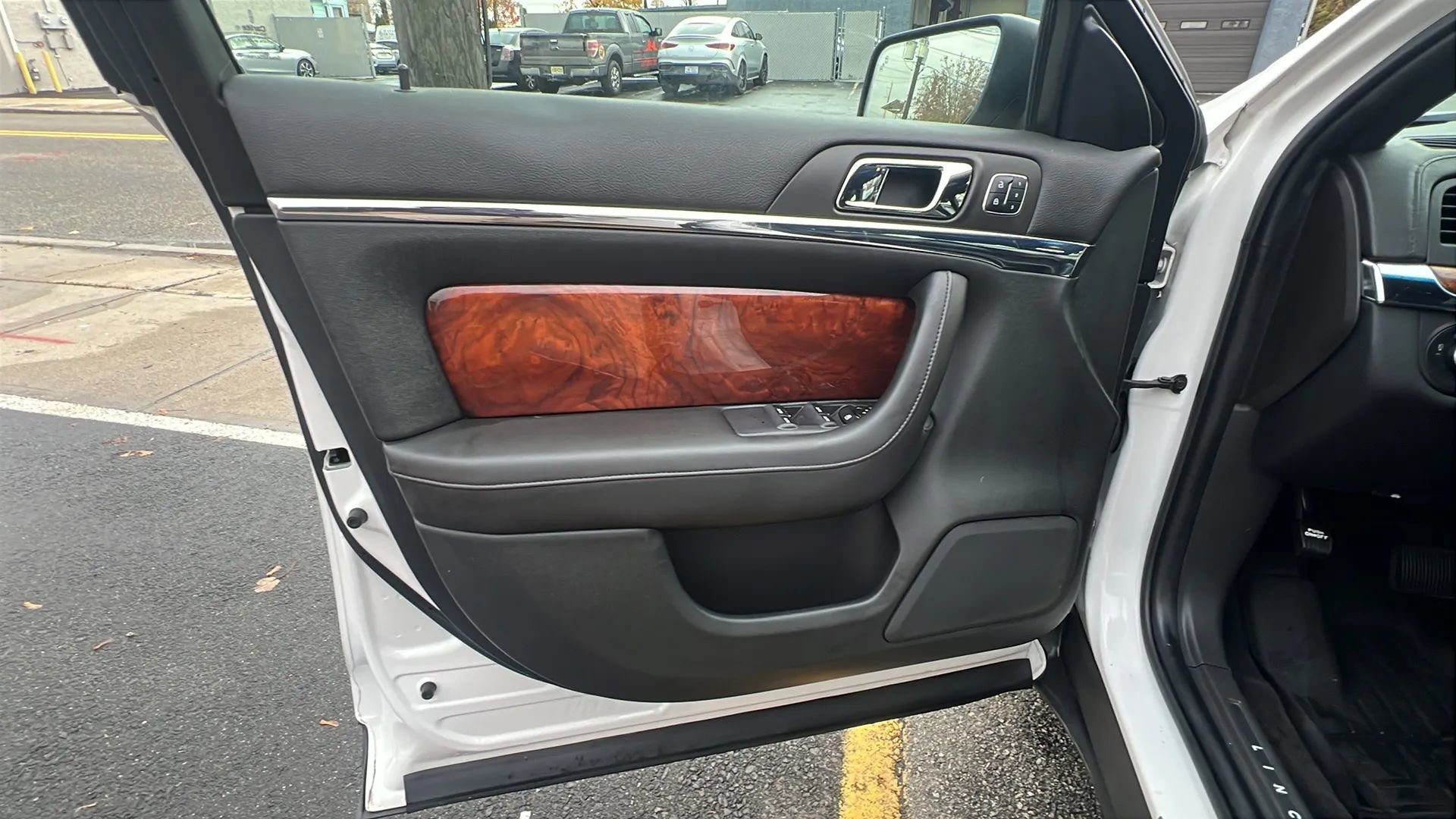 Used 2015 Lincoln MKS AWD w/ Equipment Group 101A image 21