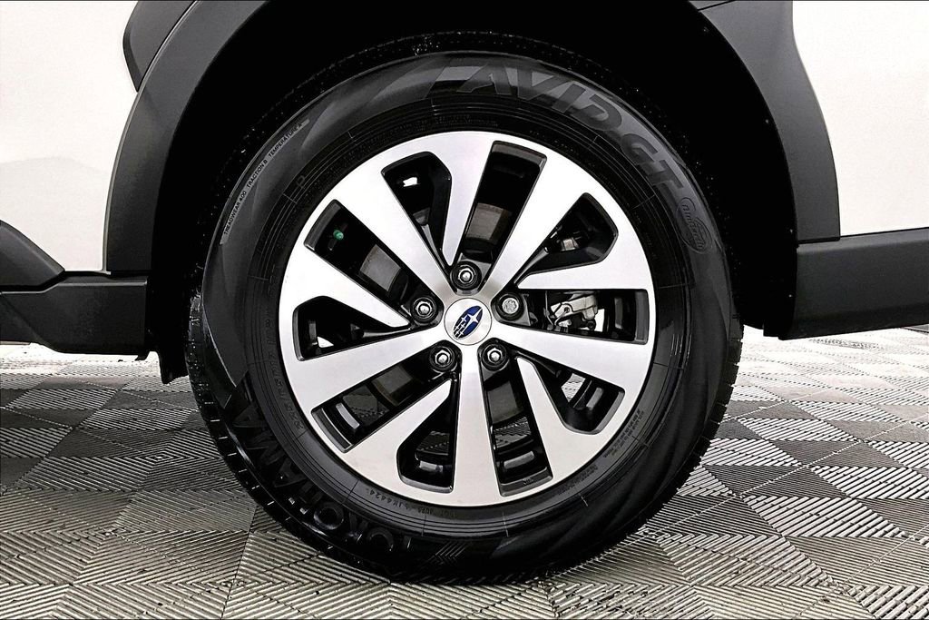 Used 2025 Subaru Outback Premium image 8