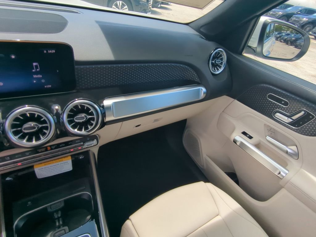 New 2025 Mercedes-Benz GLB 250 GLB 250 image 4