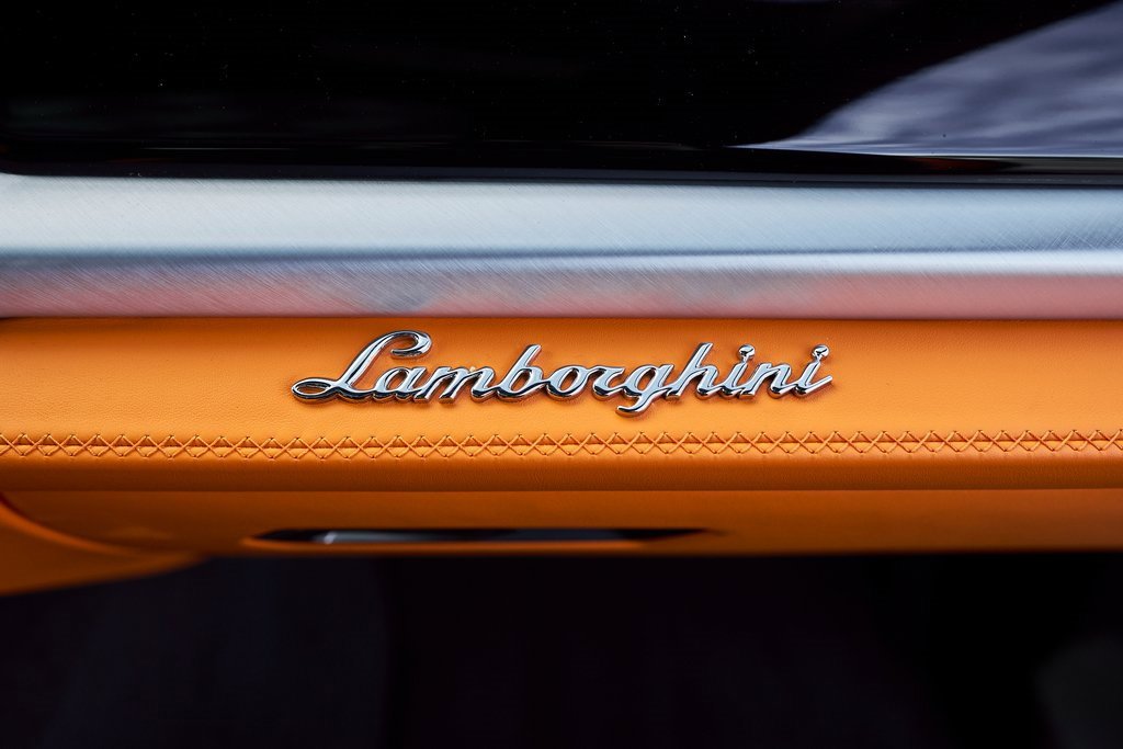 Used 2025 Lamborghini Urus SE image 39