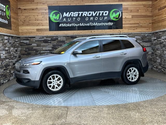 Used 2017 Jeep Cherokee Latitude w/ Cold Weather Group AWD/4WD image 6