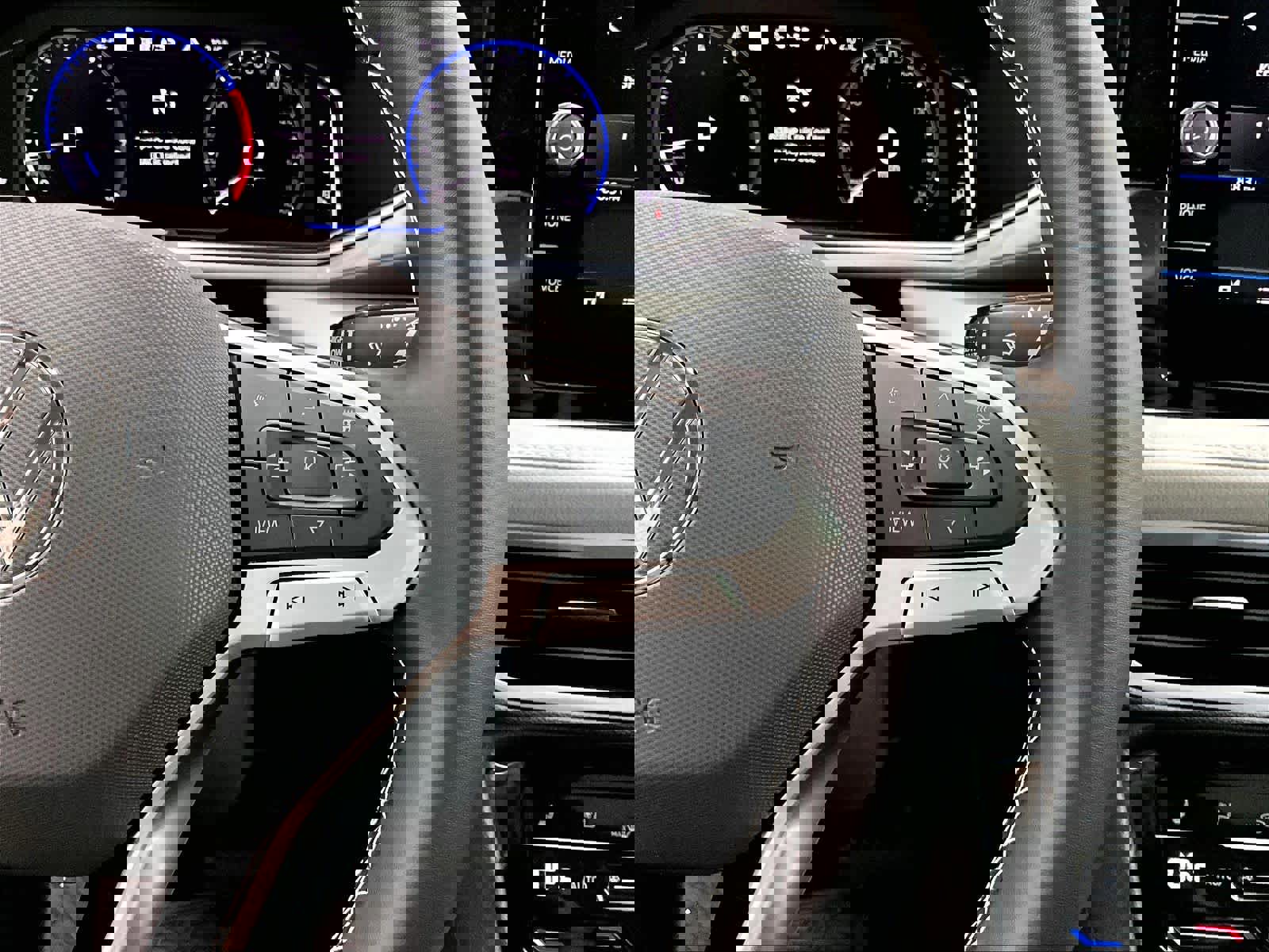 New 2026 Volkswagen Taos SEL image 18