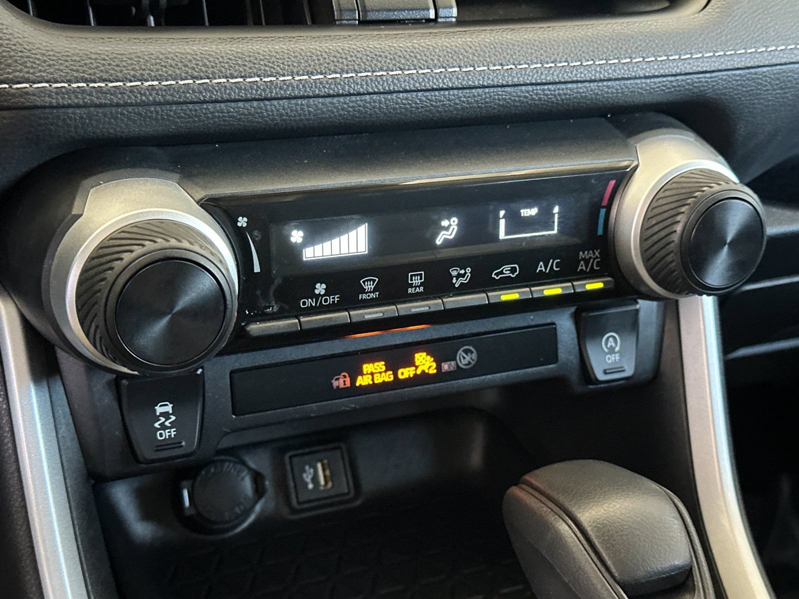 Used 2024 Toyota RAV4 LE AWD/4WD image 18