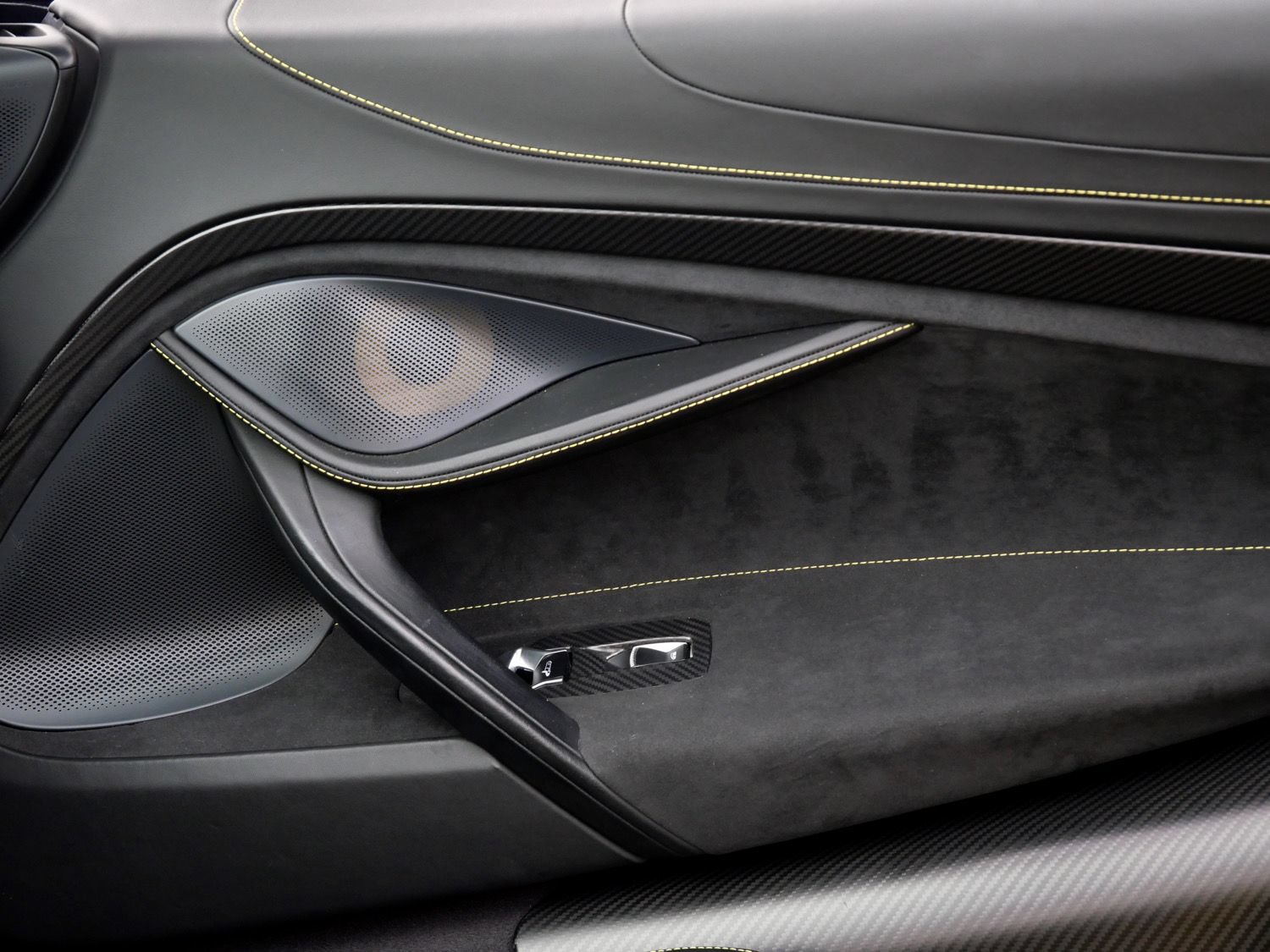 Used 2022 McLaren 720S Luxury RWD image 25