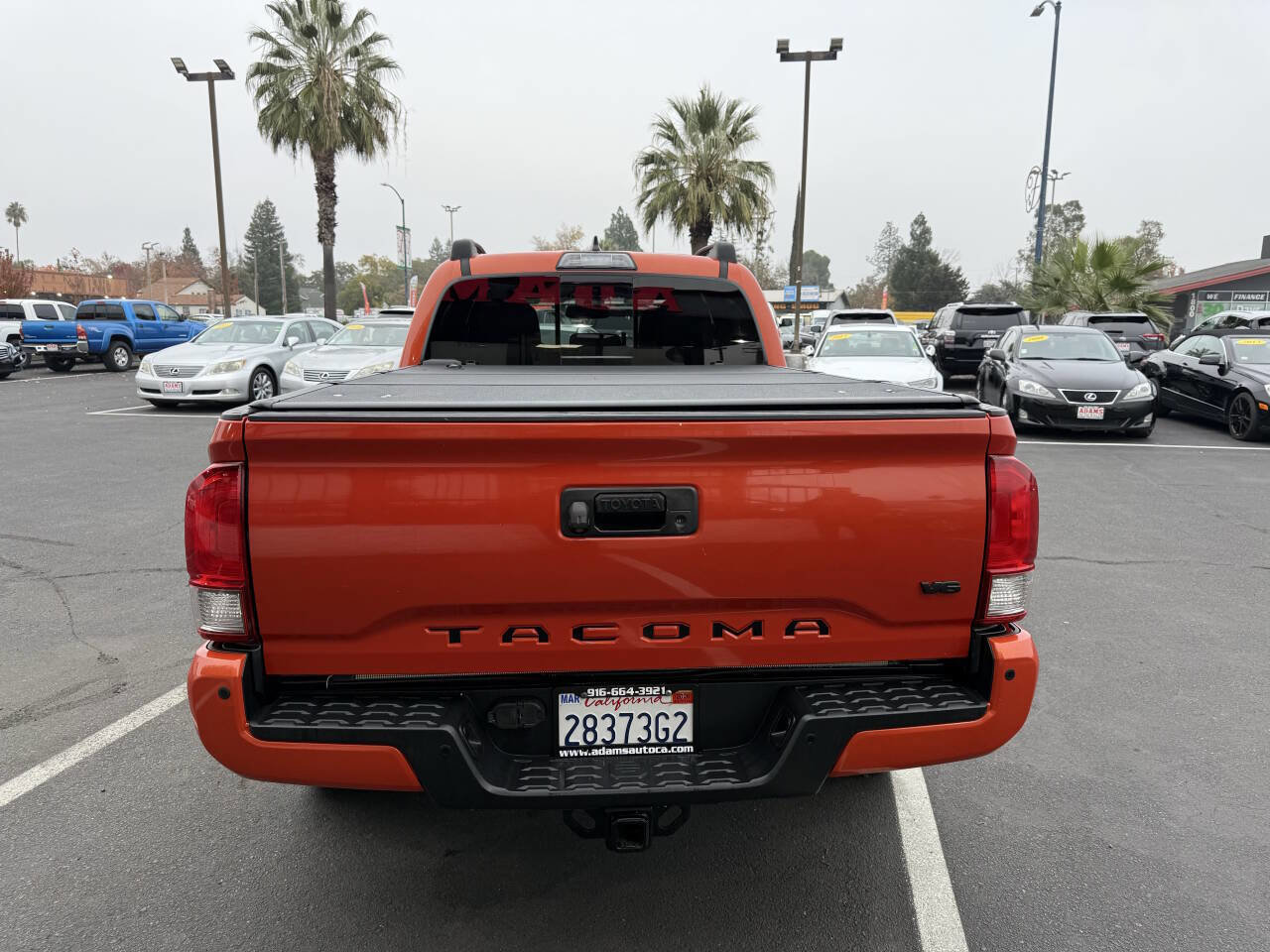 Used 2017 Toyota Tacoma TRD Sport image 4