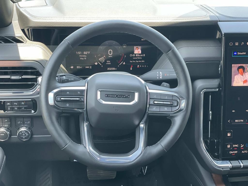 Used 2025 GMC Yukon Denali AWD/4WD image 9