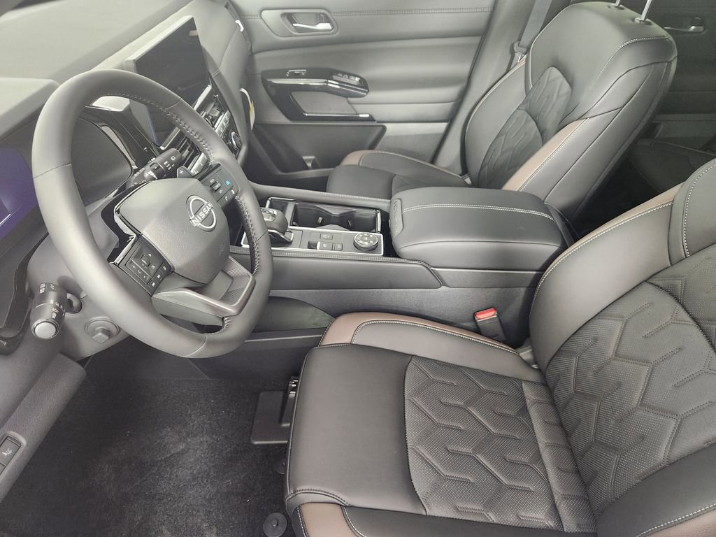 New 2026 Nissan Pathfinder Platinum w/ Cargo Package AWD/4WD image 9