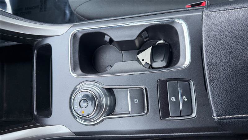 Used 2020 Ford Fusion SE FWD image 24